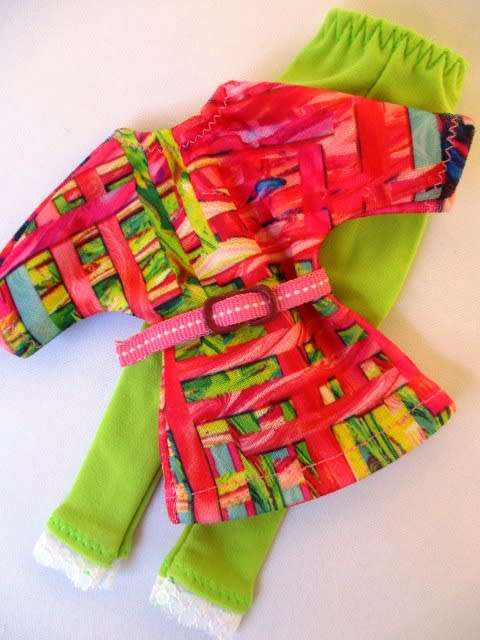 Barbie doll`s long tee with leggings and belt - lime green