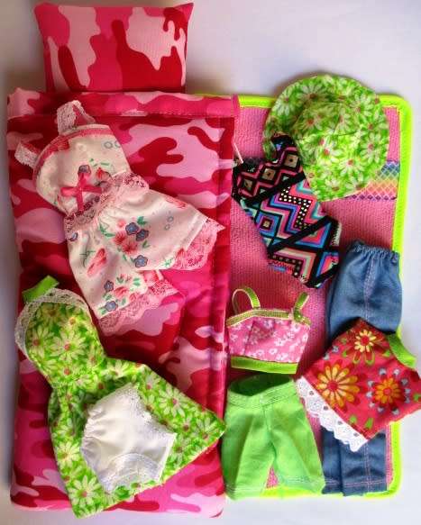 Barbie doll`s SUMMER HOLIDAY no. 15 - 5 outfits + sleeping bag