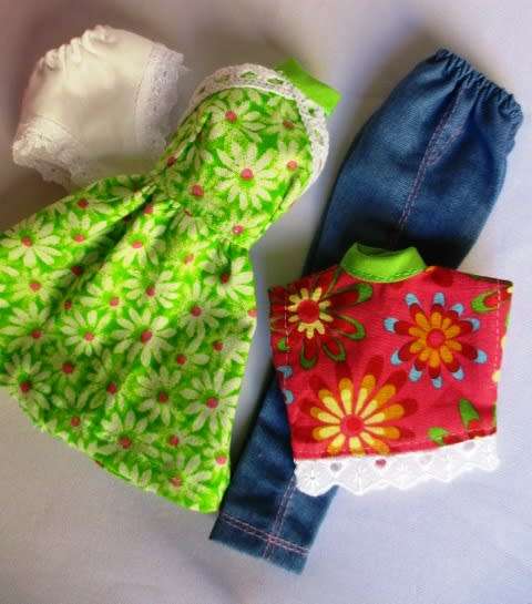 Barbie doll`s SUMMER HOLIDAY no. 15 - 5 outfits + sleeping bag