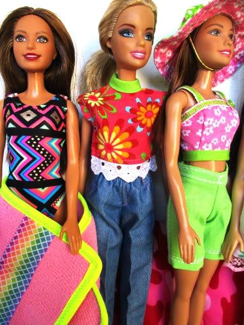 Barbie doll`s SUMMER HOLIDAY no. 15 - 5 outfits + sleeping bag