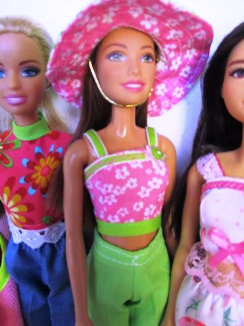 Barbie doll`s SUMMER HOLIDAY no. 15 - 5 outfits + sleeping bag