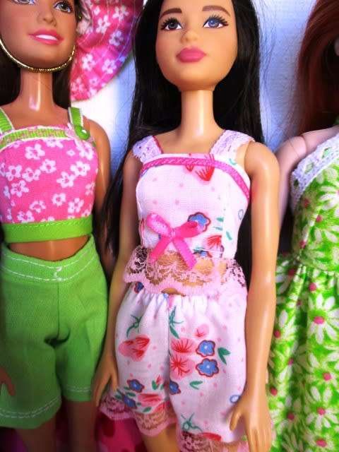 Barbie doll`s SUMMER HOLIDAY no. 15 - 5 outfits + sleeping bag