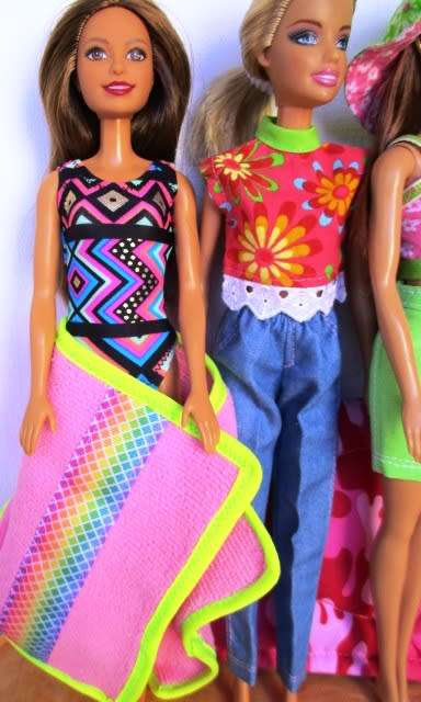 Barbie doll`s SUMMER HOLIDAY no. 15 - 5 outfits + sleeping bag
