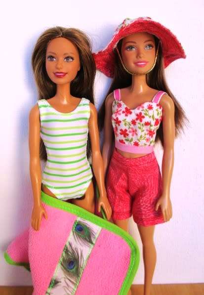 Barbie doll`s BEACH FUN set -costume/towel/shorts/top/sunhat