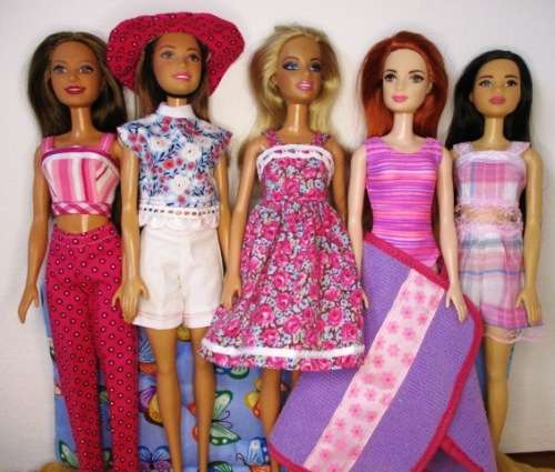 Barbie doll`s SUMMER HOLIDAY set no. 17 - 5 outfits plus sleeping bag