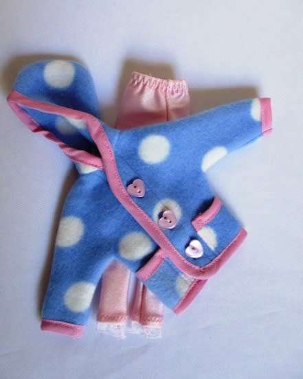Barbie doll`s fleece hoodie and leggings - blue/pink
