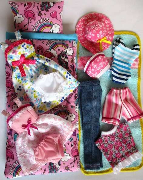 Barbie doll`s SUMMER HOLIDAY set No 19 - 5 outfits plus sleeping bag