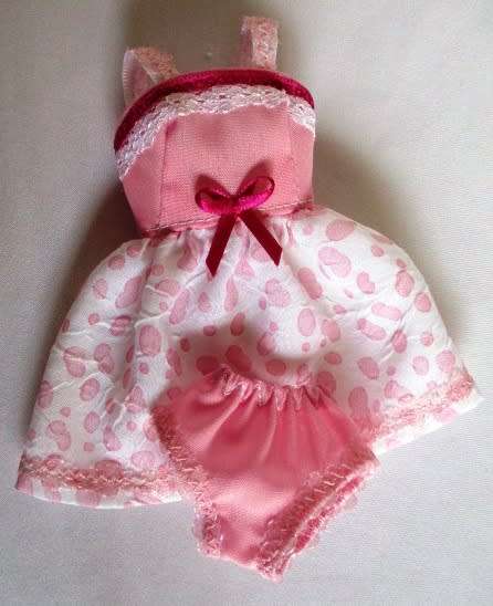 Barbie doll`s SUMMER HOLIDAY set No 19 - 5 outfits plus sleeping bag