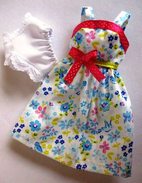 Barbie doll`s SUMMER HOLIDAY set No 19 - 5 outfits plus sleeping bag