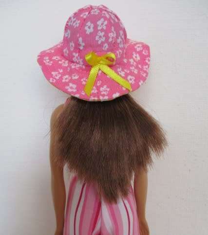 Barbie doll`s SUMMER HOLIDAY set No 19 - 5 outfits plus sleeping bag