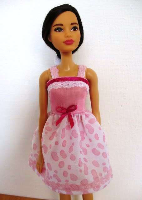 Barbie doll`s SUMMER HOLIDAY set No 19 - 5 outfits plus sleeping bag