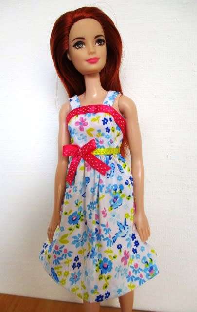 Barbie doll`s SUMMER HOLIDAY set No 19 - 5 outfits plus sleeping bag