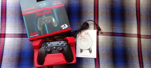 REDRAGON SATURN Wired PC Controller Black