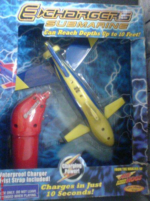 SUBMARINE - E -Chargers !!! Fun in the POOL , Last One in RED & BLUE