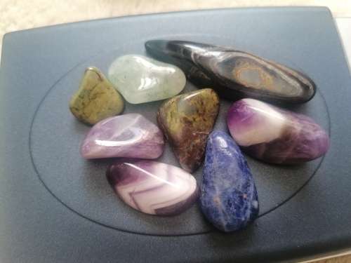 MIXED NATURAL STONES - About 29gr