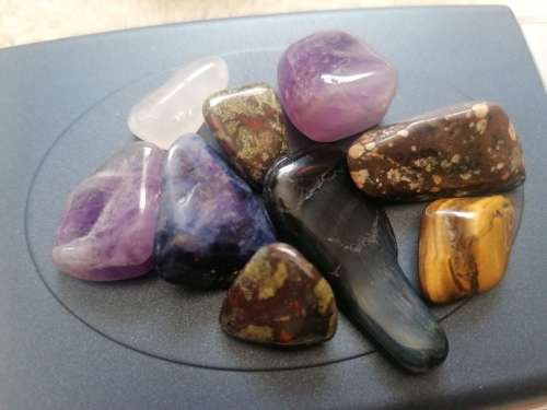 MIXED NATURAL STONES - About 38gr