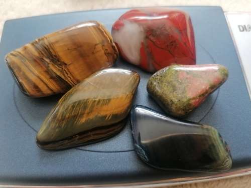 MIXED NATURAL STONES - About 65gr