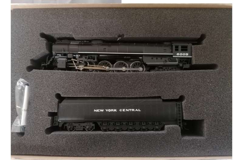 Bachmann HO New York Central 4-8-4 Steam Locomotive #6005 DC with SMOKE