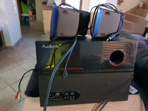 Ion profile lp player with amp and speakers