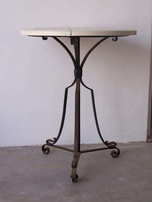 round table... cool for a pub or patio!!!