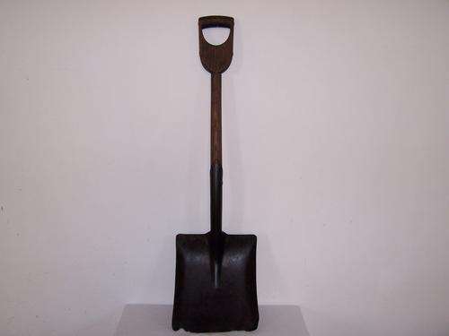 OLD spade ... interesting handle!!