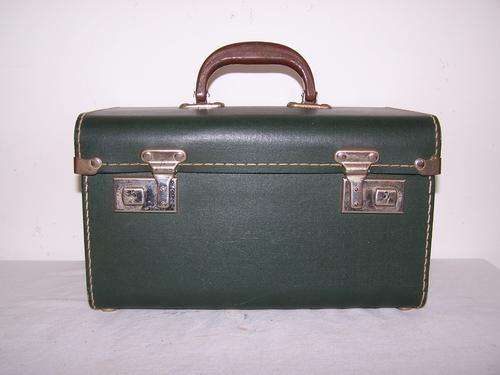 retro green vanity case ... great storage !!!