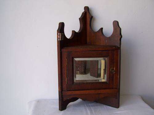 corner cupboard ... stunning dressing table part !!!