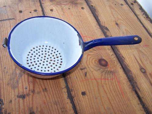 colander - blue & white !!!