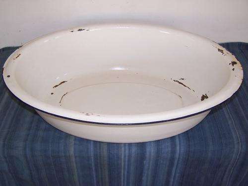old bath ... for beers, dog-bath or plants !!!