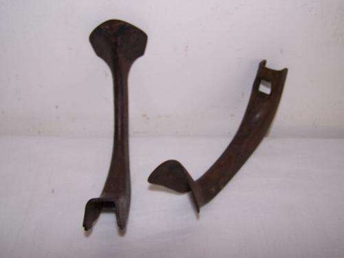 2 hooks ... for interesting hanging !!!