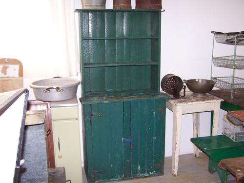 green koskas...great garden storage & display...a potting station !!!