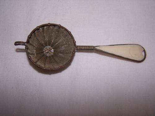 darling little strainer...so pretty !!!