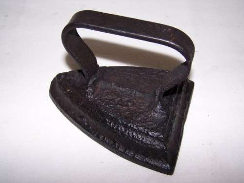sad iron ... delightfully aged !!!
