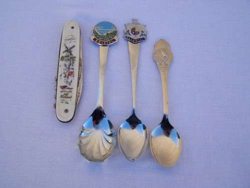 Dutch pocket knife ... and 3 crested spoons !!!