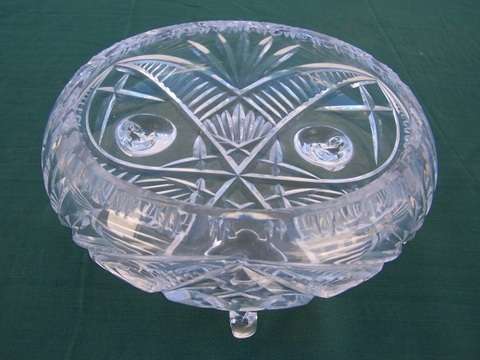 beautiful bowl ... on 3 feet !!!