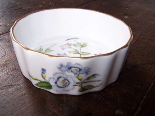 spode ... beautiful stafford flowers !!!