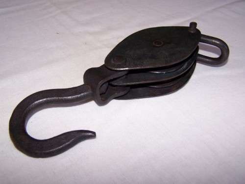 pulley ... a little one with a delightful hook !!!