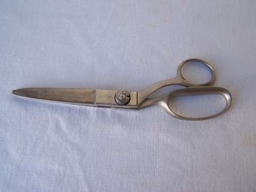 pair of pinking shears ... classic  !!!