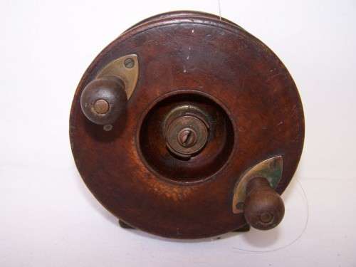 fishing reel ... a wooden one !!!