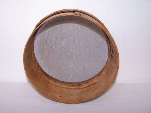 sieve ... small & ever so cute !!!