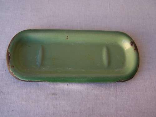 soap dish ... pretty green  !!!
