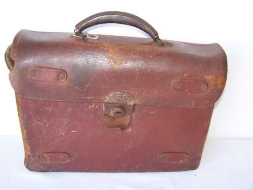 briefcase ... of leather ... stunning !!!