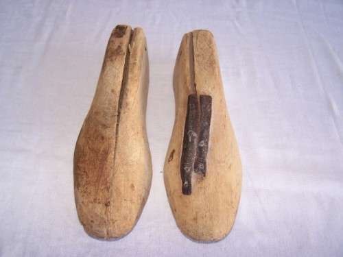 shoe forms ... a pair !!!