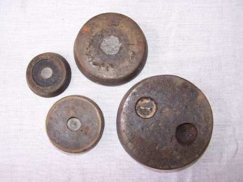 4 weights ...  for a scale !!!