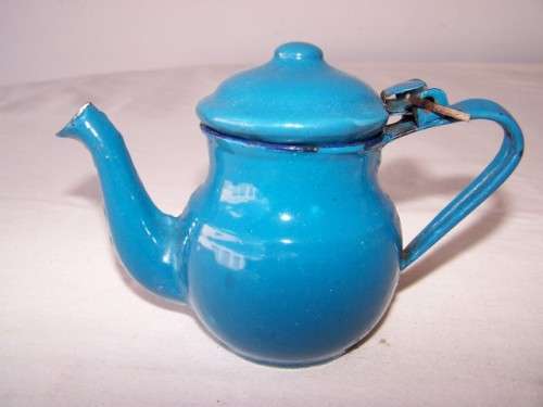 teapot ... cheerful and teeny !!!
