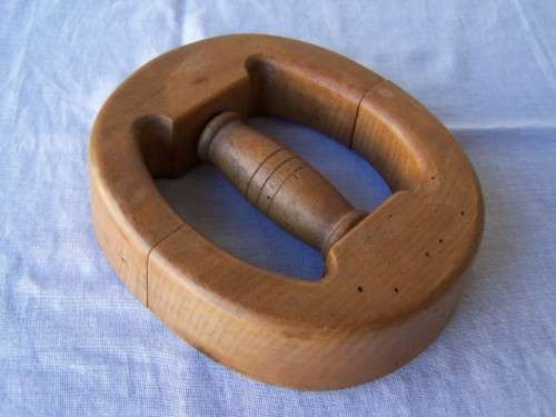 stretcher ...  for hats !!!