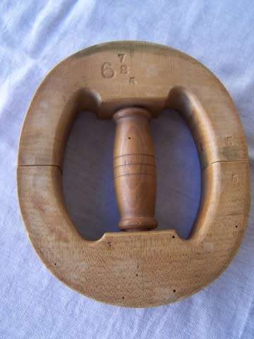 stretcher ...  for hats !!!