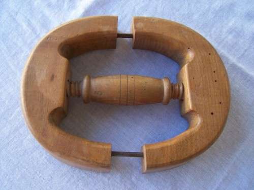 stretcher ...  for hats !!!