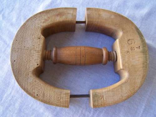 stretcher ...  for hats !!!