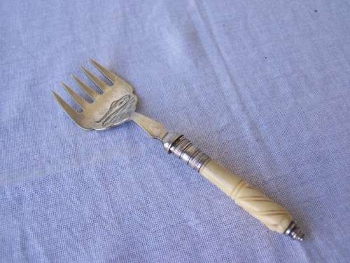fork ...  for serving the sardines !!!